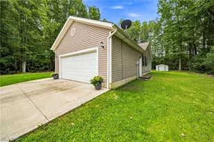 2043 N Park Ln, Roaming Shores, OH 44084 - Photo 15