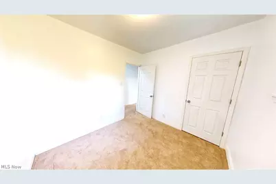 16702 Findlay Street, Chagrin Falls, OH 44023 - Photo 9