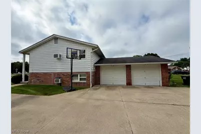 813 S Nickelplate Street, Louisville, OH 44641 - Photo 3