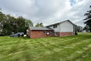 813 S Nickelplate St, Louisville, OH 44641 - Photo 9