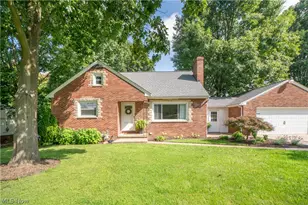 1215 Easton St NE, Canton, OH 44721 - Photo 1