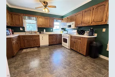 137 E North Avenue, East Palestine, OH 44413 - Photo 13