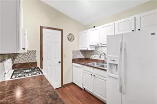 2870 Shakespeare Ln, Avon, OH 44011 - Photo 3