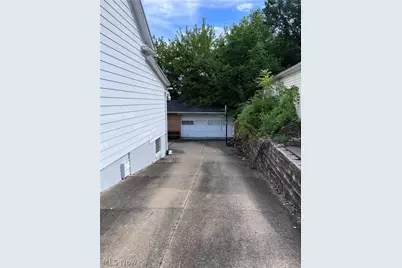 122 21st Street NW, Barberton, OH 44203 - Photo 3