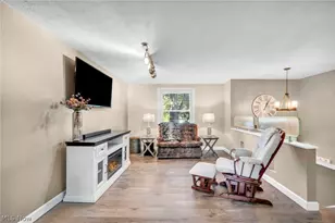 1045 DeLeone Dr, Kent, OH 44240 - Photo 3