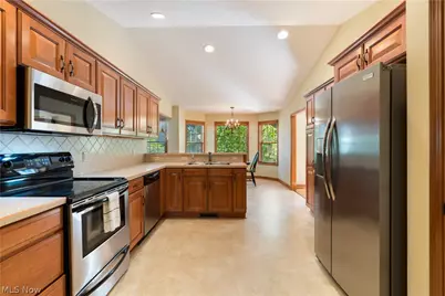 4946 Simsbury Circle NW, Massillon, OH 44646 - Photo 13