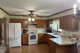 5691 Cherrywood Dr, Lorain, OH 44053 - Photo 7