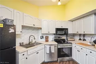 350 Village Pointe Dr, Akron, OH 44313 - Photo 7