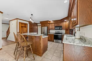 6962 Mapleridge Cir NW, Canton, OH 44718 - Photo 9