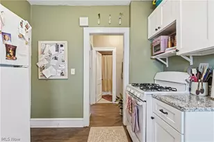 2095 Chesterland Ave, Oakwood, OH 44107 - Photo 5