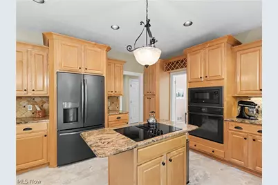 2039 Bent Creek Trail, Cuyahoga Falls, OH 44223 - Photo 15