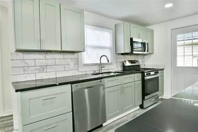 1911 Hubbard Thomas Road, Hubbard, OH 44425 - Photo 13