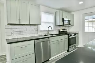 1911 Hubbard Thomas Rd, Hubbard, OH 44425 - Photo 13