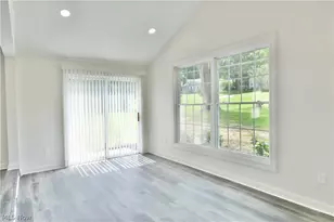 1911 Hubbard Thomas Rd, Hubbard, OH 44425 - Photo 7