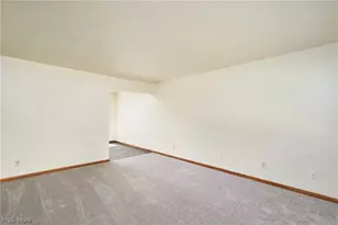926 Russell Ave, Akron, OH 44307 - Photo 5