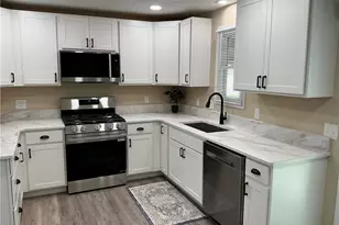 251 Hilliard Rd, Elyria, OH 44035 - Photo 5
