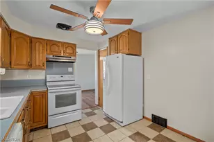 1350 Missouri Ave, Lorain, OH 44052 - Photo 11