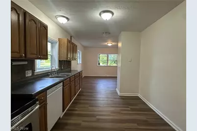881 Harbor Street, Conneaut, OH 44030 - Photo 9