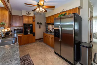 690 N Azalea Boulevard, Barberton, OH 44203 - Photo 17