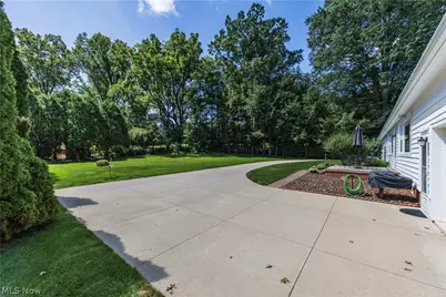 690 N Azalea Boulevard, Barberton, OH 44203 - Photo 39
