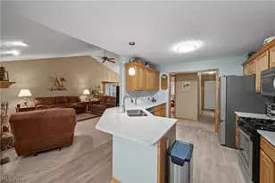 2274 Lake Center St NW, Uniontown, OH 44685 - Photo 7