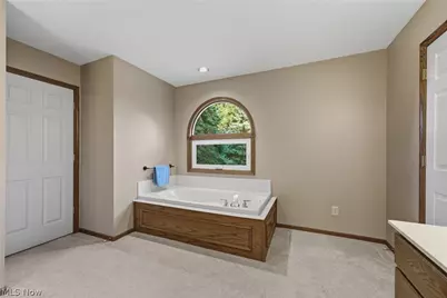 6224 Sandy Ridge Circle NW, North Canton, OH 44720 - Photo 33