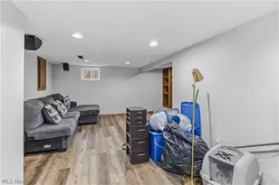 330 N Hawkins Ave, Akron, OH 44313 - Photo 23