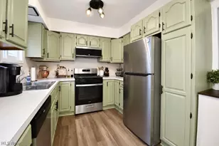 34411 Beach Park Ave, Eastlake, OH 44095 - Photo 7