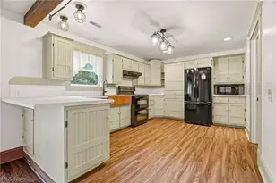 11602 Jennings Rd NE, Alliance, OH 44601 - Photo 9