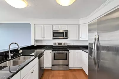 12550 Lake Avenue 12550 Lake Avenue Avenue #1407-1401, Oakwood, OH 44107 - Photo 11