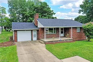 459 Peters Dr, Campbell, OH 44405 - Photo 3