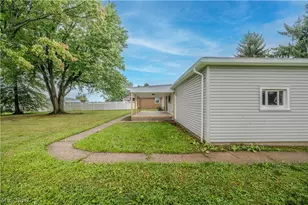 550 Neoka Dr, Campbell, OH 44405 - Photo 39