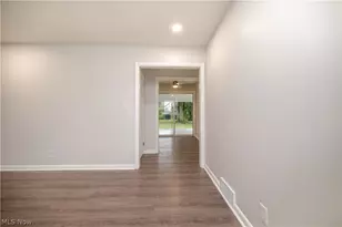 550 Neoka Dr, Campbell, OH 44405 - Photo 9