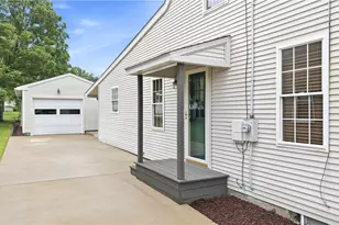 139 Fox St, Hubbard, OH 44425 - Photo 3