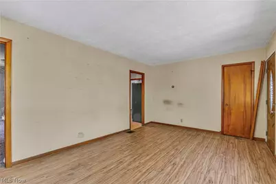36913 Chestnut Ridge Road, Lorain, OH 44035 - Photo 9