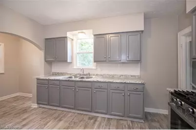 516 Bacon Avenue, Akron, OH 44320 - Photo 9