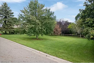 2317 Raintree Street NE, Canton, OH 44705 - Photo 5