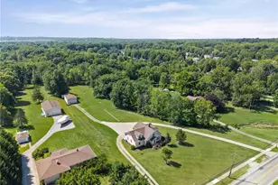 3230 E Wallings Rd, Grandview Heights, OH 44147 - Photo 1