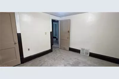 382 W Cedar Street, Akron, OH 44307 - Photo 17