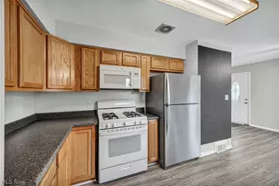 2121 9th St SW, Akron, OH 44314 - Photo 9