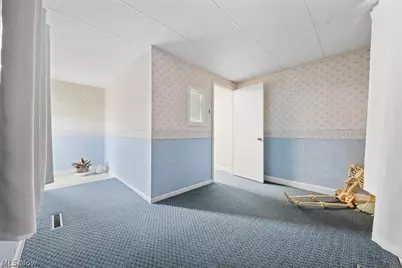 1077 W State Street, Alliance, OH 44601 - Photo 9