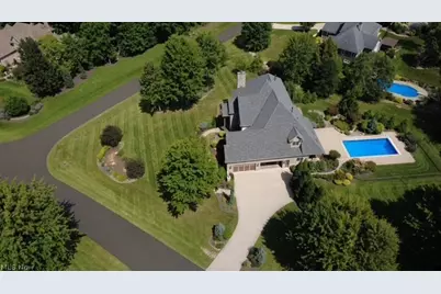 334 Crown Ridge Drive, Cuyahoga Falls, OH 44223 - Photo 3