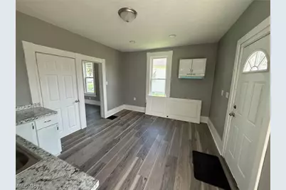 327 Locust Street, Coshocton, OH 43812 - Photo 7