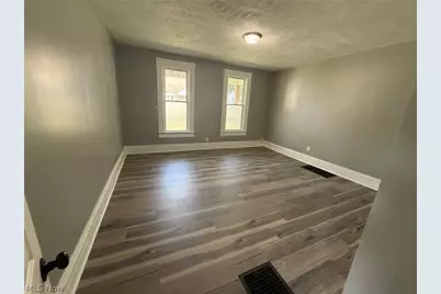 327 Locust Street, Coshocton, OH 43812 - Photo 9