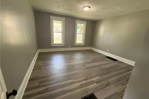 327 Locust St, Coshocton, OH 43812 - Photo 9