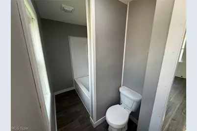 327 Locust Street, Coshocton, OH 43812 - Photo 5