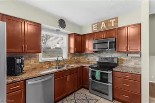 5892 Yorktown Ln, Austintown, OH 44515 - Photo 5