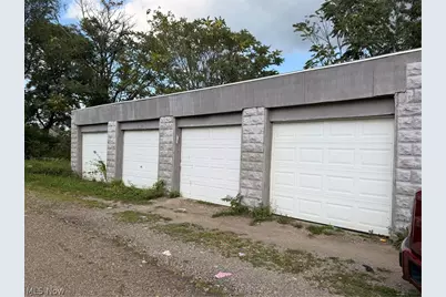 1611 10th Street SW, Canton, OH 44706 - Photo 3