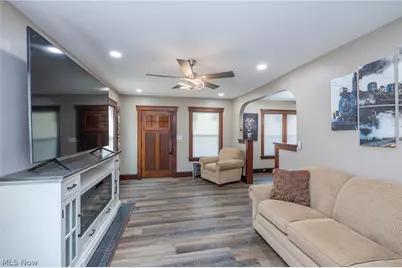 516 Bond Street, Elyria, OH 44035 - Photo 5