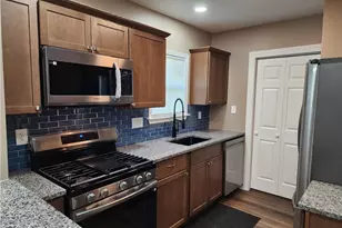 516 Bond St, Elyria, OH 44035 - Photo 9
